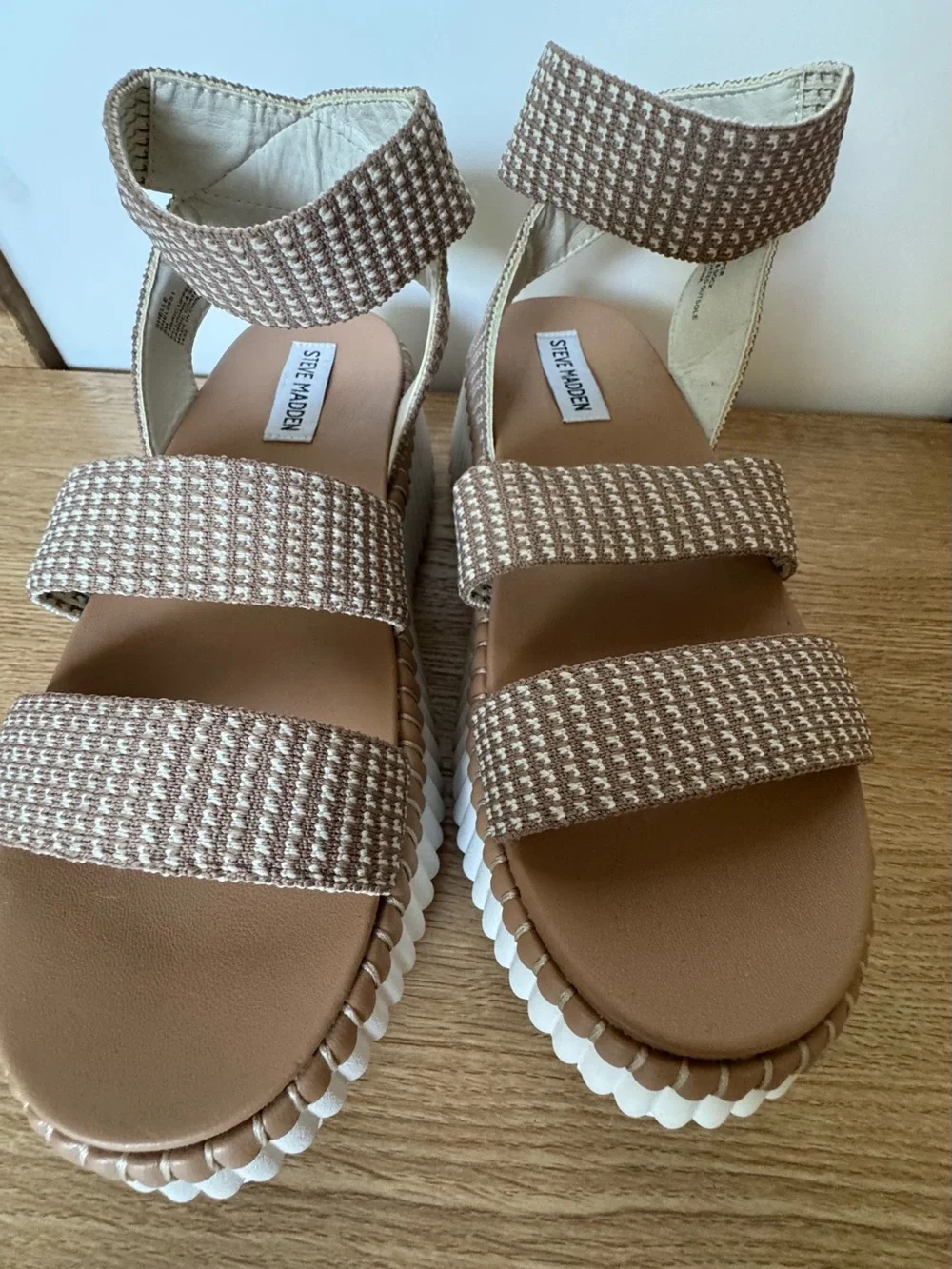 Steve Madden Taupe and Cream Woven Platform Sandal Size 8